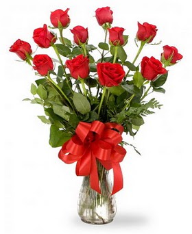  Ağrı çiçek , çiçekçi , çiçekçilik  12 adet kırmızı güllerden vazo tanzimi