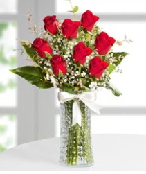 7 Adet vazoda kırmızı gül sevgiliye özel  Ağrı çiçek siparişi sitesi 