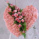 kalp pano karankil ve güller   Ağrı internetten çiçek siparişi 